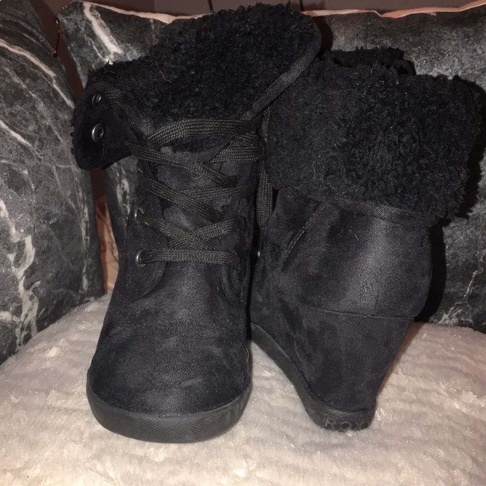 2 pairs of wedge shoes